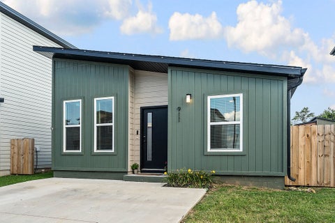Photo of 911 States Avenue, Bentonville, AR 72713 (MLS # 1355735)