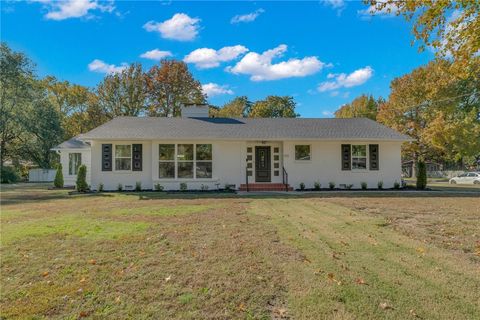 Photo of 300 S West End Street, Springdale, AR 72764 (MLS # 1327130)