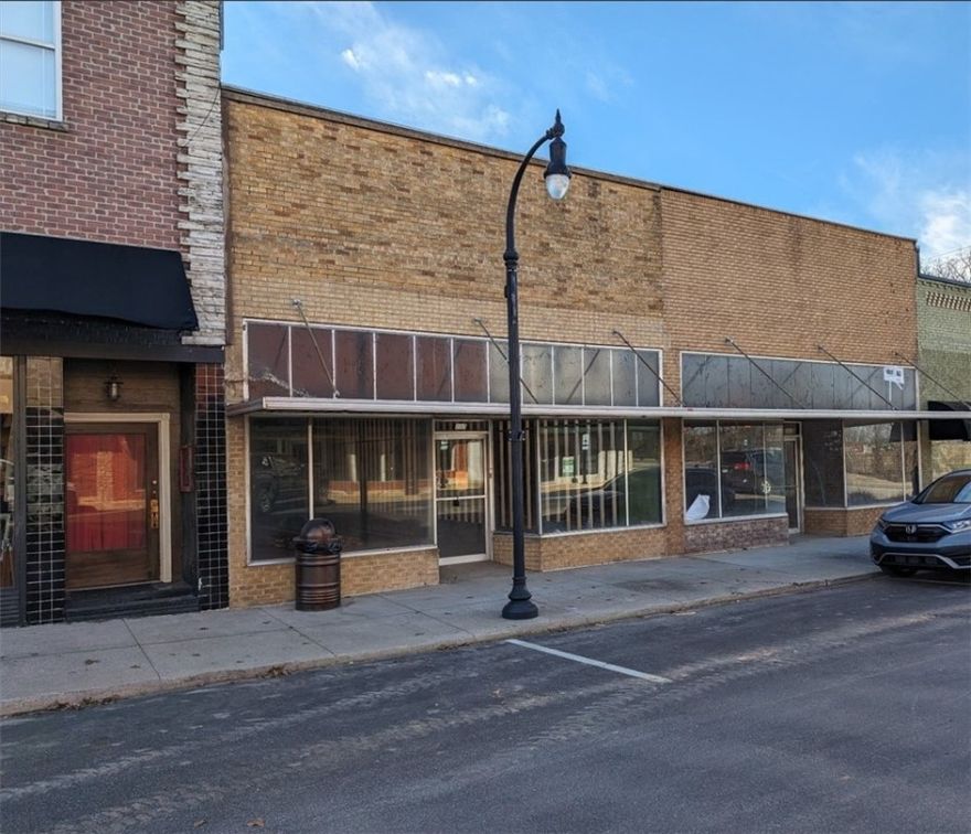This spacious 2,770 sq. ft. Space offers for a flexible design. Whether you’re envisioning a bustling retail store or a charming dining establishment, this property is a fantastic opportunity for growth. The open floor plan provides for a variety of uses, including retail, office, or service-based businesses. With ample storefront windows, your business will benefit from natural light and outstanding exposure to potential customers. Located near major highway 59 in Gravette. This is a prime opportunity for anyone looking to establish or expand their brand. The owner/lessor will complete the bathroom(s) and demising wall. The owner will complete the commercial-grade kitchen up to attachments for appliance installation, if necessary.