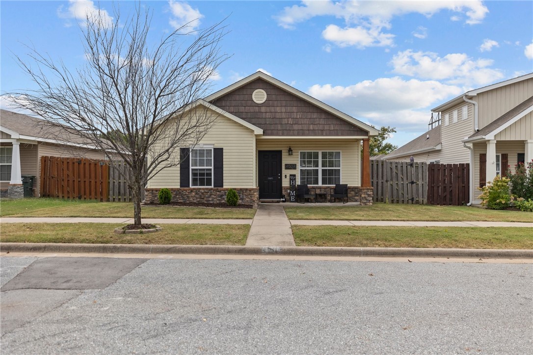 Super cute home and awesome location near parks and trails in West Fayetteville. 3 bed 2 bath home with an open living, kitchen, dining area. This home is conveniently located for all of your needs and only 10 minutes to the UofA campus.