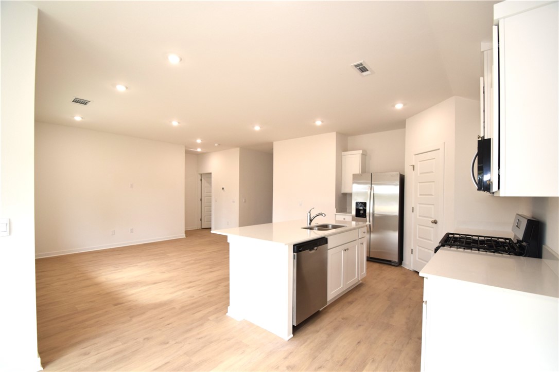 Wagon Wheel Crossing - Residential Lease