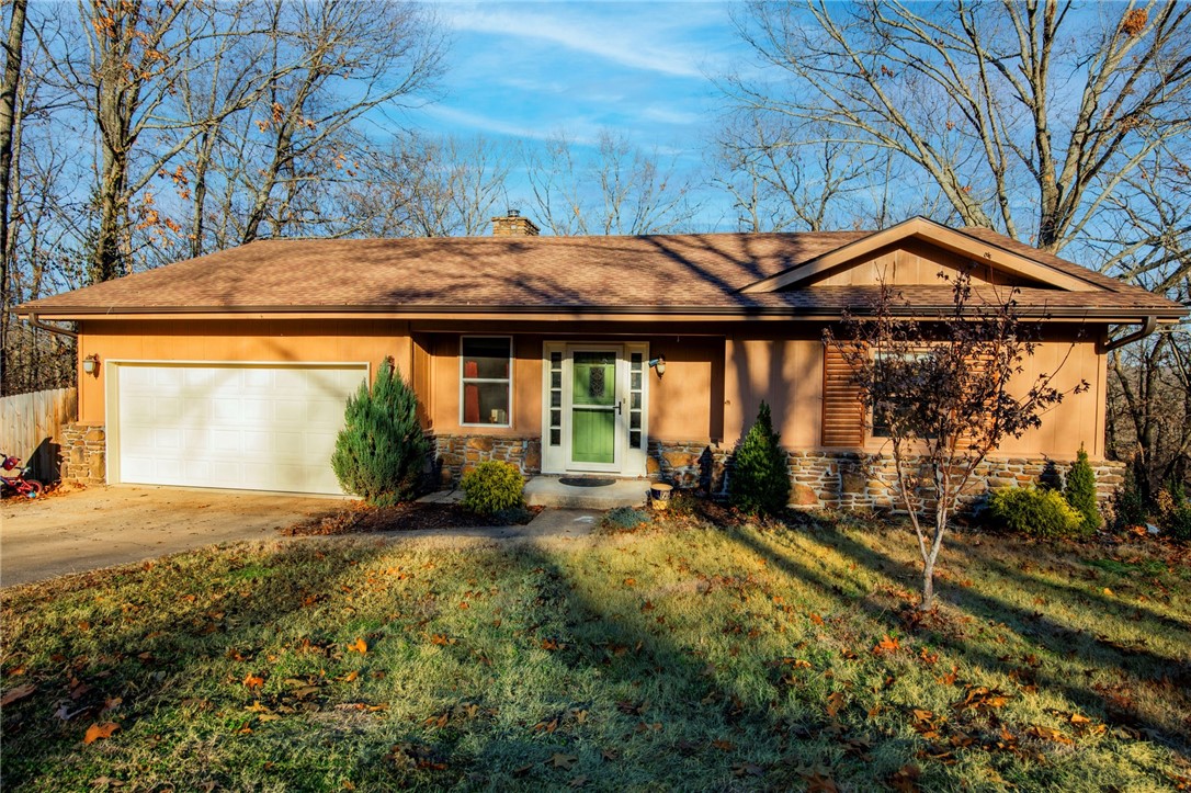 Donāt miss out on this warm and welcoming 3 bedroom 2 bath home in Bella Vista. This property boasts gorgeous bamboo flooring, updated kitchen, and incredible views from the spacious sunroom. And donāt worry about any big expenses because the sellers already did the big-ticket items for you. New kitchen appliances, water heater, HVAC and even pumped the septic in 2022. Located in a quiet neighborhood and only a minutesā drive to Kingsdale swimming outdoor pool and playground, and Kingswood Golf Course, 2 minutes to mountain bike Back 40 trails, 5 minutes to I-49, and 10 minutes to Walmart HQ.