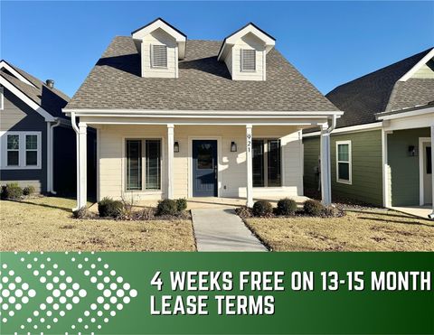 Photo of 921 NE Heights Lane, Bentonville, AR 72712 (MLS # 1340808)