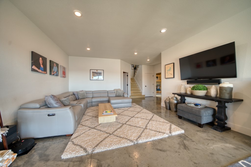 The Pointe Estates - Residential