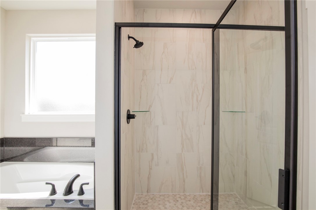 GRAND ESTATES PH 1-GENTRY - Residential Lease