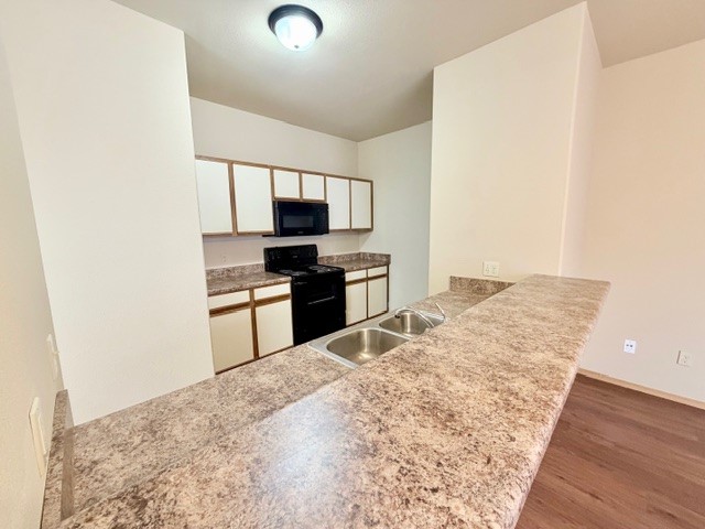 Stadium Centre Cottages Lts 1214 - Residential Lease