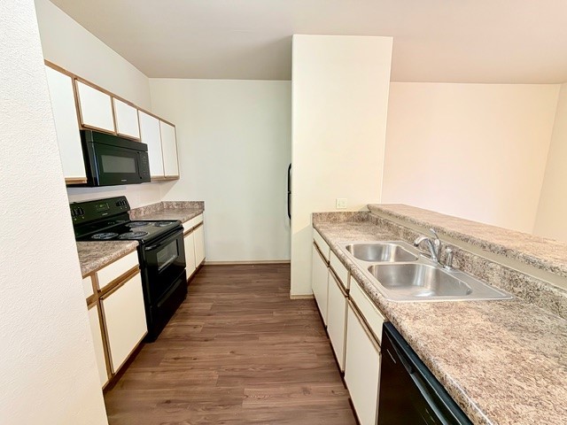 Stadium Centre Cottages Lts 1214 - Residential Lease