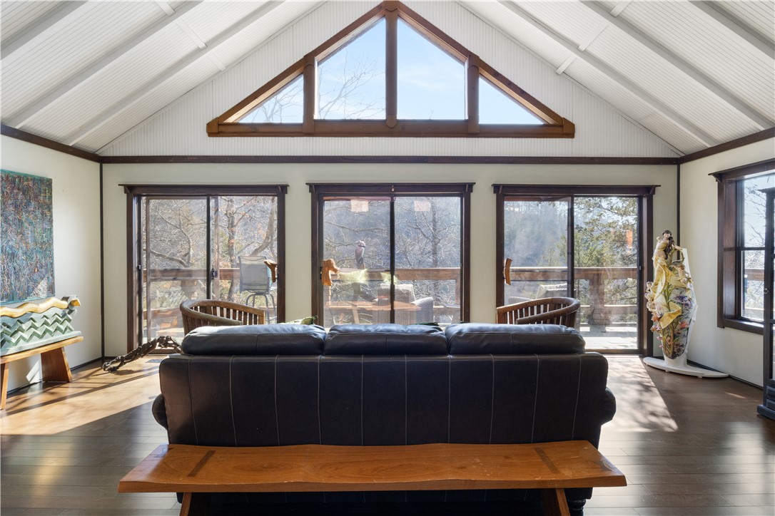 SHORECLIFF EST #1 - Residential