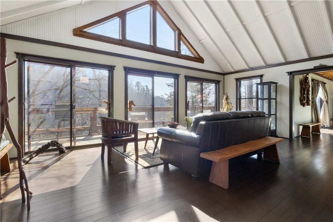 SHORECLIFF EST #1 - Residential