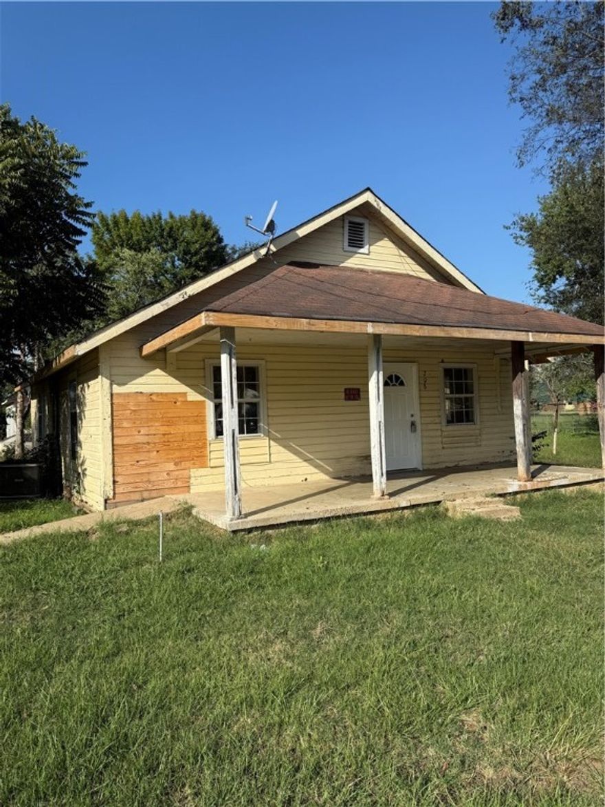 Investor Special! This 3-bedroom home is located right in the center of town and just one block from the school — a perfect setup for a rental property or renovation flip. Whether you're expanding your portfolio or starting fresh, this property offers location, potential, and value. SOLD AS IS