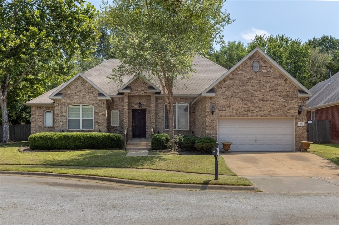 This charming 3 bedroom (plus office), 2.5 bath one level home is situated just off South Crossover Rd in East Fayetteville's Benton Ridge Subdivision. Upon entering the house, the living area has soaring 10ft ceilings adorned with crown molding throughout. Hardwood floors, granite countertops, stainless steel appliances and a gas log fireplace are just some of the features of this all-brick home. Along with the 3 bedrooms, extra rooms include a formal dining room and separate study/office. Walking out to the back of the property leads to a spacious fenced backyard featuring a covered patio with outdoor fans and wired for tv connection. This home is close proximity to the University of Arkansas and has easy access to shopping and dining in downtown Fayetteville. Don't forget to ask about the amazing lender credit on this home!