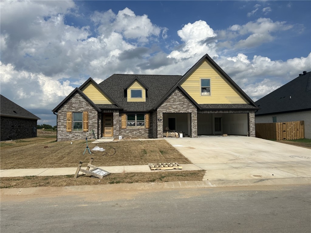 Wonderful floor plan with 3 bedrooms or a large 4th bedroom/bonus room. Large open spaces great for entertaining, wired for security system, large master bedroom and closet, walk in closets, nice big pantry, large open living room. Fence, blinds, and gutters included. 15 minutes to Tyson World Headquarters.