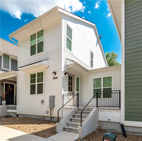 Photo of 349 W Rock Street, Fayetteville, AR 72701 (MLS # 1361745)