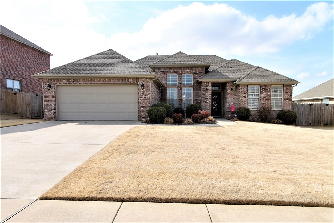 Don't miss the chance to see this home. This home features an open floor plan that most people are looking for complete with a formal dinning room. The spare bedrooms and master bedroom are on opposite sides of the home. There are newly updated paint colors throughout complete w/ a princess bedroom. Some of the amenities include Granite counter tops,gas log fireplace,crown molding,coffered ceiling in the living room,over sized patio,privacy fence backyard, treated Bermuda grass yard. Call Now for more