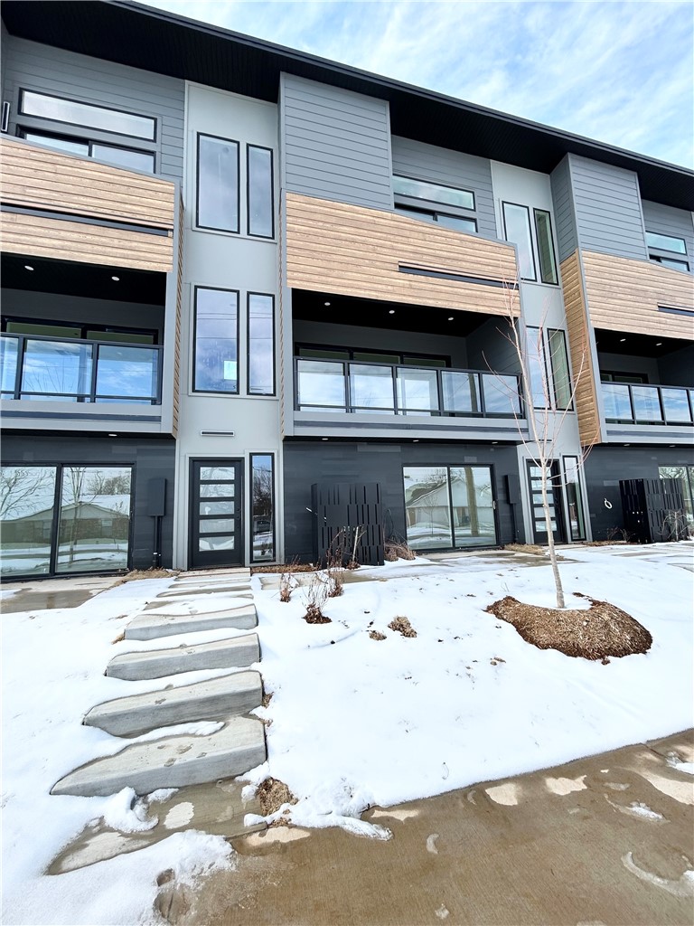 9TH & A HORIZONTAL PROPERTY REGIME-BENTO - Residential