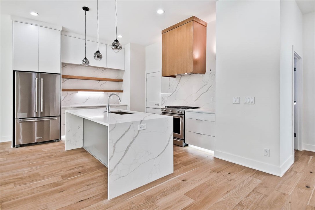 9TH & A HORIZONTAL PROPERTY REGIME-BENTO - Residential