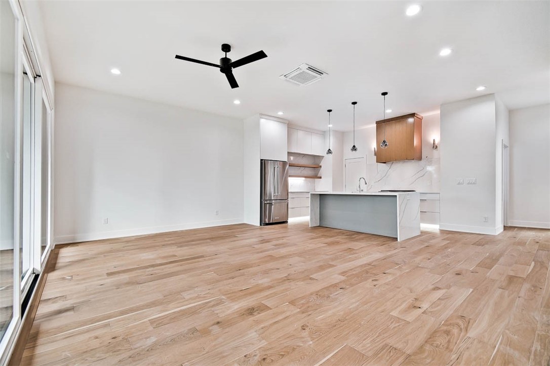 9TH & A HORIZONTAL PROPERTY REGIME-BENTO - Residential