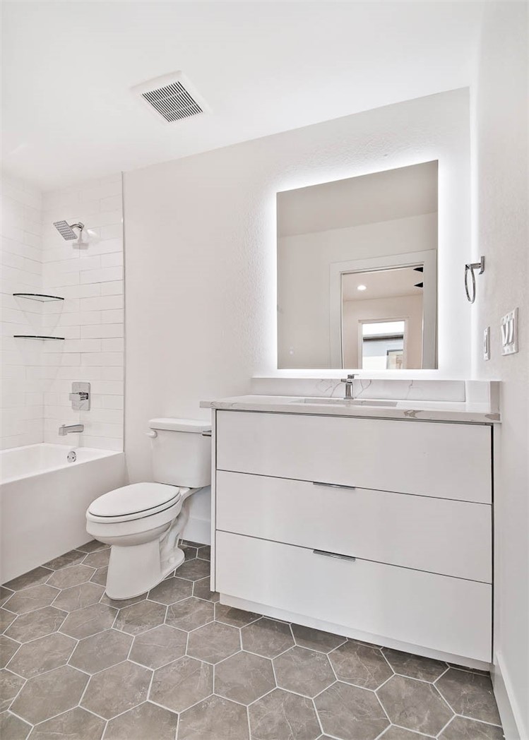 9TH & A HORIZONTAL PROPERTY REGIME-BENTO - Residential