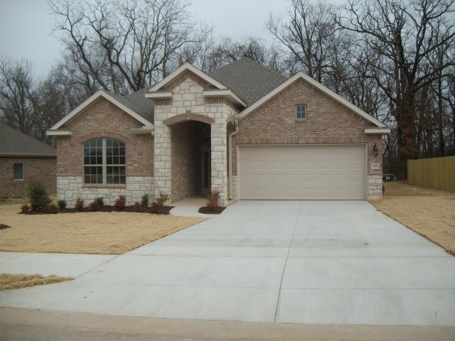 Awesome home in Cave Springs. 3 bedroom 2 bath home has split floor plan, with large open floor plan, granite counter, hardwood flooring thru main living area, gas fire place in living room. large master has double vanity sinks and large walk in closet. Covered patio area, Fenced yard.