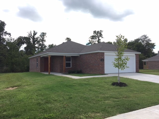 **$5000 in buyers closing costs paid with preferred lender until Oct 1**

Just off of the new 412 Bypass this neighborhood has some outstanding amenities including 2 pools, a clubhouse, softball field and a full size basketball court. All of our homes include a 2-10 Home Warranty! Up to $3500 in buyers closing costs paid with preferred lender! This is our Armstrong floorplan!