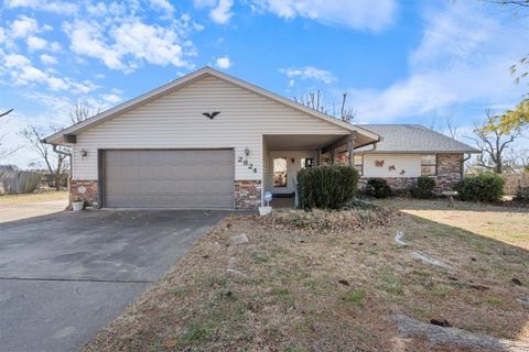 Photo of 2824 Parkwood Circle, Rogers, AR 72756 (MLS # 1333018)