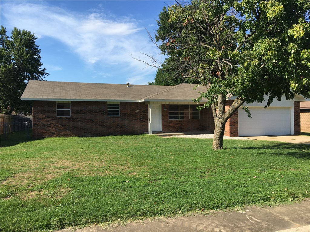 Pet: Only 1 pet. Pet must be 25 lb or less full grown. No puppy or kitten. There is a 1 time charge of 250.00 non refundable pet charge. Twenty Five dollars will be added to tenant rent each month.