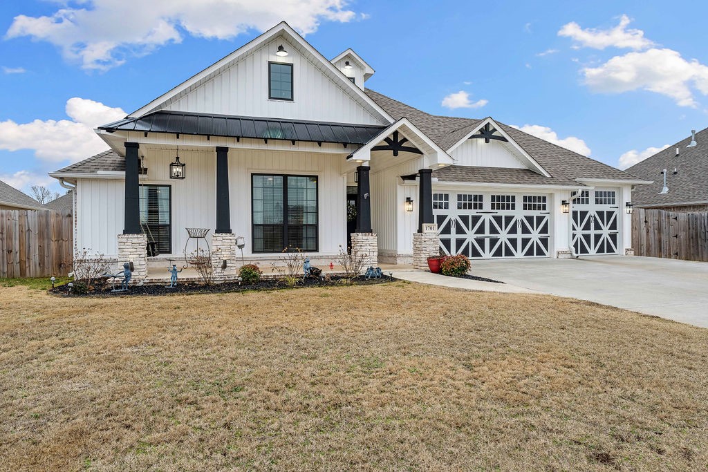 Four-bedroom craftsman-style home with three-car garage built by Ronald Ragon Homes in the sought-after Elk Horn subdivision. This desirable one-level layout also has a fully fenced backyard with above ground pool. Wood-look tile spans the core and wet spaces, with carpet in the bedrooms. The inviting living room offers a cozy fireplace with mantel and ceiling beam for lovely accents. The master suite offers a large tub with separate glass shower. The split floor plan places the other bedrooms on the opposite side of the home. The remote operated attic elevator, that can convey with good offer, makes moving things up and down a breeze. Elk Horn plans a future pickleball court, while Pea Ridge is adding a disc golf course and expanding bike trails nearby. Just 15 minutes from Downtown Bentonville or Rogers, and close to Bella Vistaās nationally recognized mountain bike trails, this home offers an unbeatable location. Plus, Wal-Mart drone delivery is available! Request the virtual tour link or private showing today!