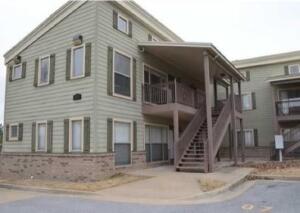 This 1BR/1BA upstairs condo is a great investment or starter property near The University of Arkansas. The condo features an open-floor plan with vaulted ceiling, Eat-in kitchen with granite tile, front patio area and washer/dryer. One assigned parking space #7. Monthly dues are $88.31 per month and are due quarterly.