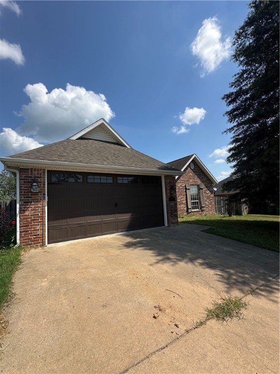 Good opportunity in popular Sienna, 3 bedrooms, dowstairs with second living area upstairs, good size yard.
