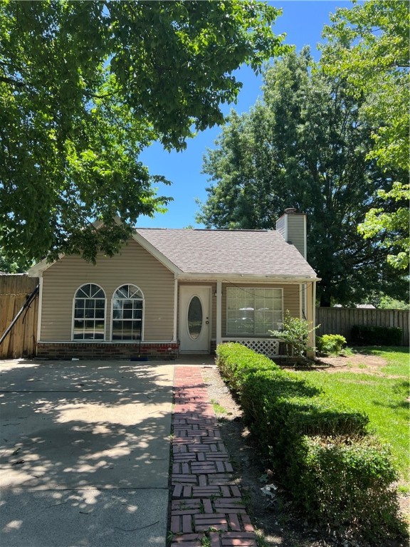 Discover the perfect blend of comfort and potential at 421 E Redbud in Fayetteville! This property offers a charming setting with endless possibilities, whether you’re seeking a cozy family home or an investment opportunity. Nestled in a prime location close to schools, shopping, and parks, it boasts a spacious lot ready to accommodate your vision. Don’t miss this chance to create your dream space in a highly sought-after area!