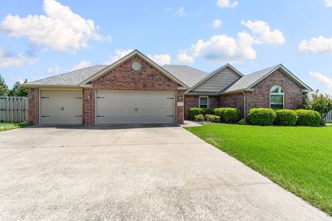Photo of 3700 NE Oaktrace Avenue, Bentonville, AR 72712 (MLS # 1347175)
