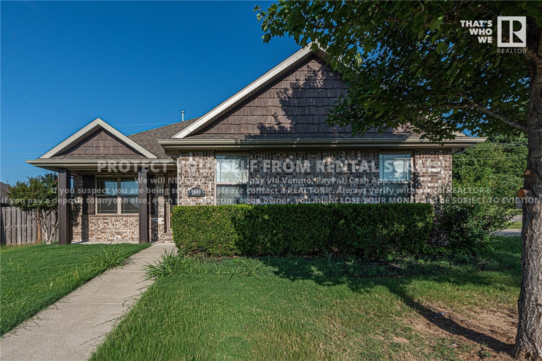 AVAILABLE NOW! Check out this stunning 3 bedroom 2 bathroom home located close to schools, parks, baseball fields, and just a short drive to the University of Arkansas. Head inside and check out the kitchen with granite countertops, stainless steel appliances, ample cabinet space, and separated section for eat in dining! Flow over to the living room with a gas log fireplace! Don't miss the primary bedroom featuring a private ensuite with double sink vanity, walk in shower, and walk in closet! Enjoy the outdoors in the fully fenced backyard, offering privacy and comfort with a covered patio ā ideal for relaxing or hosting guests. ***McNaughton Real Estate marketing & applications only, management and lease provided by another party.