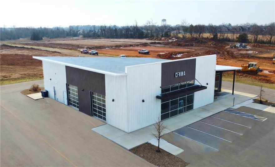 Available: 6,150 sf.

Rent: $17.50 psf | nnn.

Grade level doors: 2 total (12').

Min wall height: 15' x 10".

Peak height: 22' x 8".

Parking: 15+ spaces.

Power capacity: 1 phase — 220 amp.

his 6,150 sf flex building, built in 2023, offers modern, versatile space ideal for office, showroom, or light industrial users in a prime Northwest Arkansas location. The property features full HVAC, two grade-level doors, 15+ parking spaces, a second-floor office area, two bathrooms each with a shower, approximately 15'10" minimum wall height with up to 22'8" peak height, and 1-phase, 220 amp power. Located just 1.4 miles from I-49. Offered at $17.50 psf nnn, this is a strong opportunity for tenants seeking high-quality, newer flex space with convenient regional connectivity.