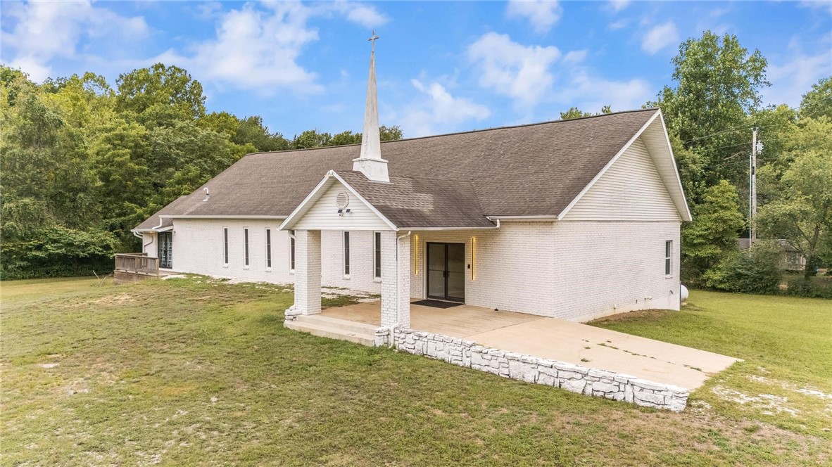 Auction 10/14/2025 at 11:00 AM
Turn-key wedding venue and Airbnb opportunity! Rare opportunity to own a fully operational event space in the scenic Ozark Mountains! The Winslow Wedding Venue is an active wedding venue and Airbnb with everything in place for a seamless transition to new ownership.