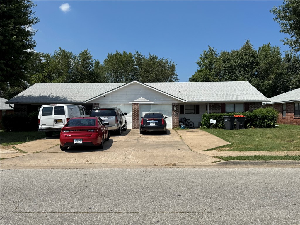 No showings without accepted offer. Tenant occupied. 3 BR, 2 Bath, 1 car garage units. Central Heat & Air,
All brick maintenance free exterior, New architectural roof, Backyard privacy fence. Extra wide concrete
driveway.