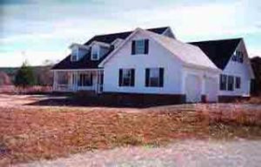 GREAT STREET APPEAL HOUSE SETS 1/4 MILE OFF HWY 154, TOP QUALITY CONST. AND MATERIAL,BEAUTIFUL BRICK FIREPLACE WITH COUNTRY FLAME INSERT DUCTED. DBL OVEN IN KITCHEN WITH WALK IN PANTRY, CT/ KITCHEN,FOYER,BRK/ROOM AND LAUNDRY.