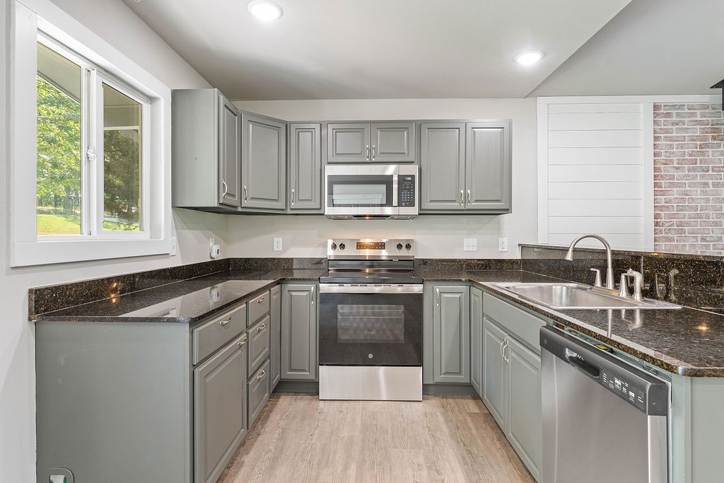 Avondale Sub 2-Bvv - Residential Lease