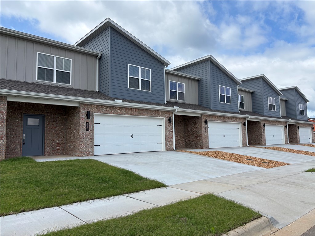 1st month FREE with 12 month lease!!! Beautiful New Construction Townhome in Pea Ridge!!! 3 bedrooms 2 1/2 baths, Master on main level. Wood style flooring throughout. Kitchen features custom cabinets, stainless appliances, granite counters, large pantry. Living room has high ceiling and is open to the kitchen and access to the back covered patio. Master bedroom includes walk in shower double sinks and large closet. Upstairs has 2 large bedrooms and 1 full bath, bonus room/office and additional storage room, garage is insulated and included an insulated garage door. Lawncare is included.
