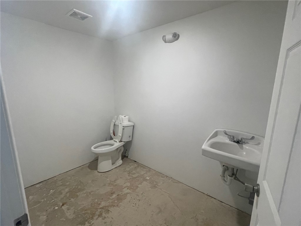 3-16-30 FAYETTEVILLE OUTLOTS - Commercial Lease