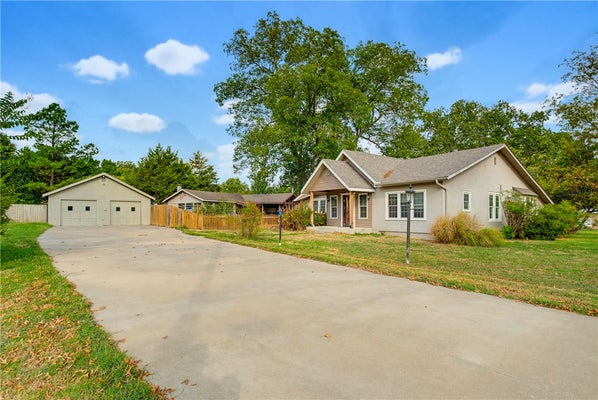 302 S DOGWOOD ST, SILOAM SPRINGS, AR 72761 - Image f8d7526a637dd50eb6dd397b08b9e4e9/3712796124
