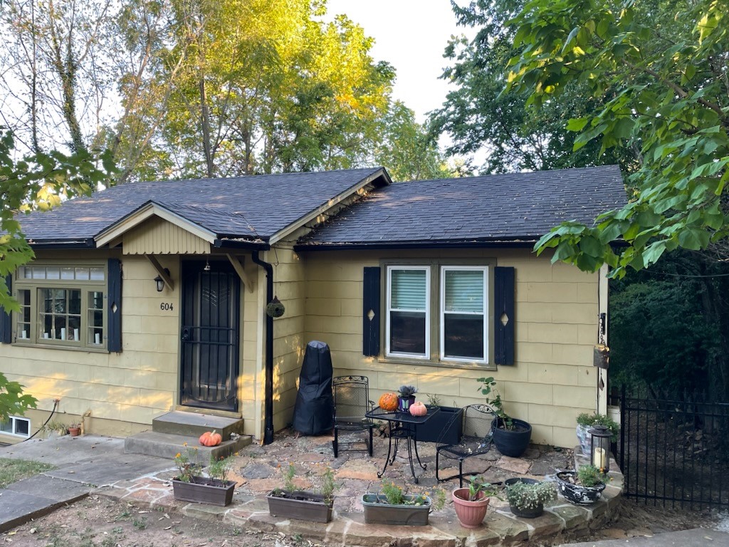 Looking for a Quiet Neighborhood? Here's a 1-bedroom Garden Apartment in the Historic District of Fayetteville. Perfect for a Grad Student or Professional. One mile from Old Main and center of Dickson Street. Open Living plan. Gas Range, disposal, refrigerator, dishwasher, washer and dryer included. Enjoy your private patio while looking into the large backyard with fire pit and grill. Water and gas included in rent. Reserved off-street parking. No pets. Privately owned duplex.