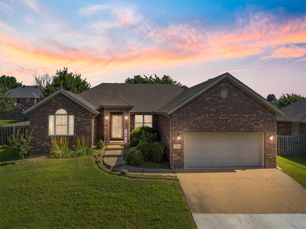Photo 1 of 31 — 230 Coopers Way, Centerton, AR 72719