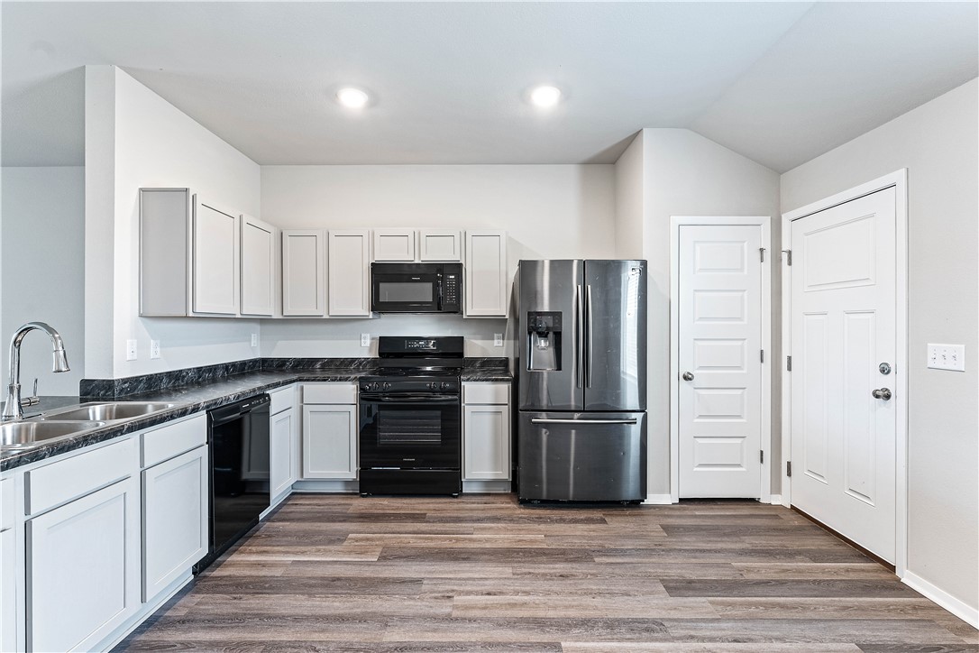 WALNUT HILL SUB PH IV-PEA RIDGE - Residential