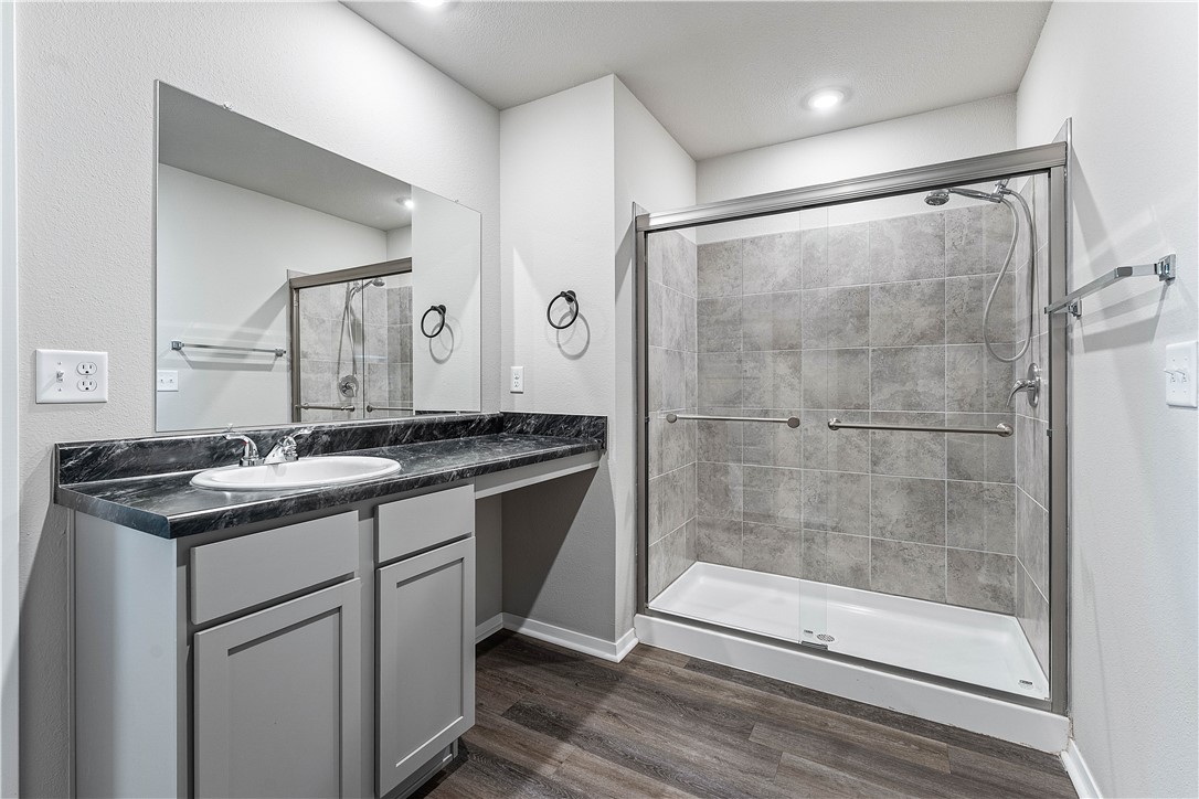 WALNUT HILL SUB PH IV-PEA RIDGE - Residential