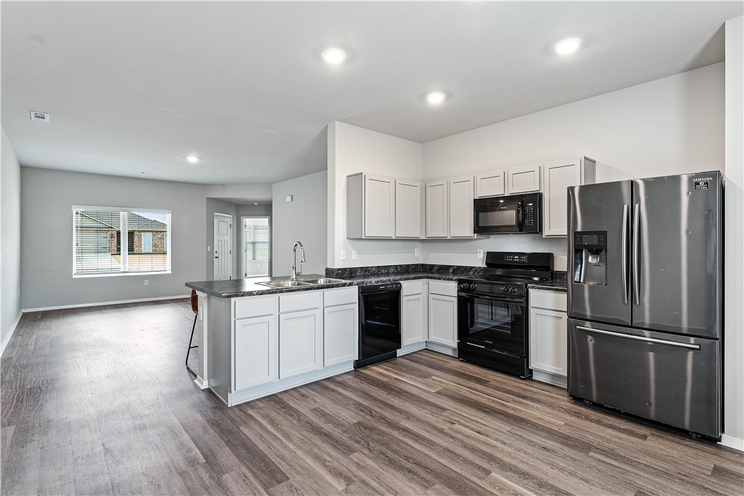 WALNUT HILL SUB PH IV-PEA RIDGE - Residential