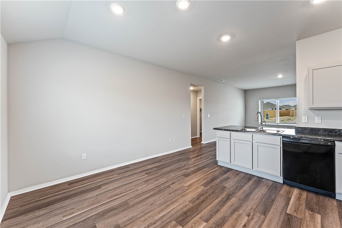 WALNUT HILL SUB PH IV-PEA RIDGE - Residential