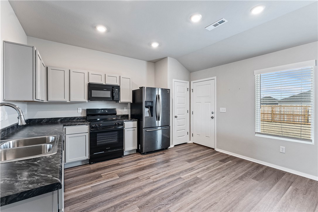 WALNUT HILL SUB PH IV-PEA RIDGE - Residential