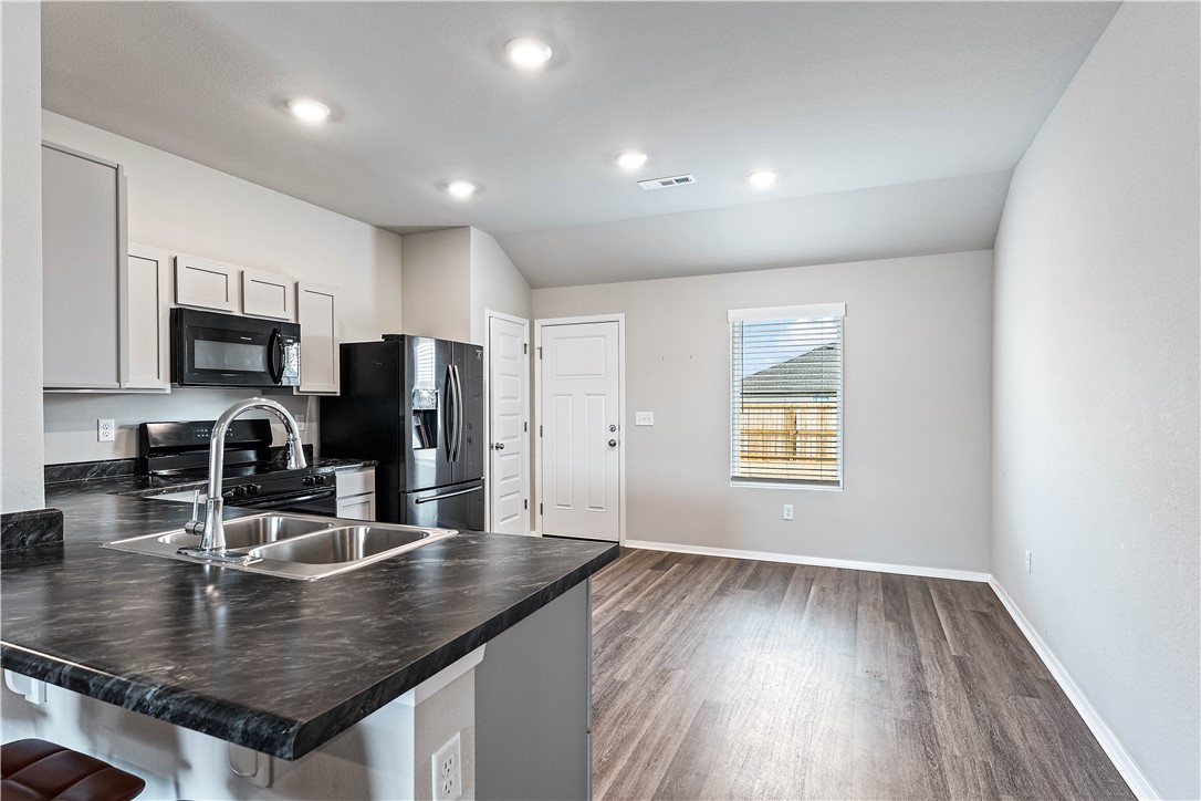 WALNUT HILL SUB PH IV-PEA RIDGE - Residential