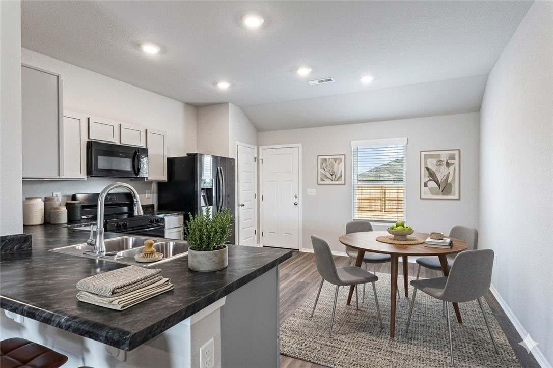 WALNUT HILL SUB PH IV-PEA RIDGE - Residential