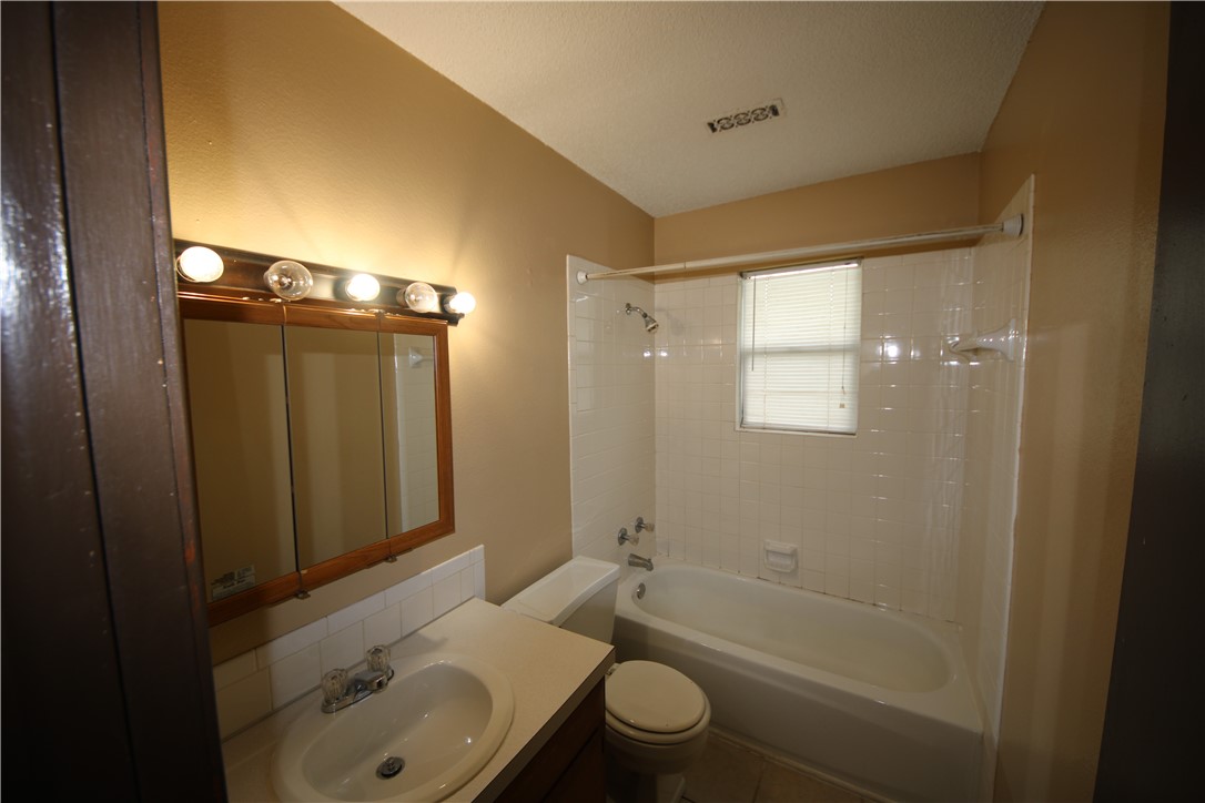 Bishop Manor Rogers - Residential